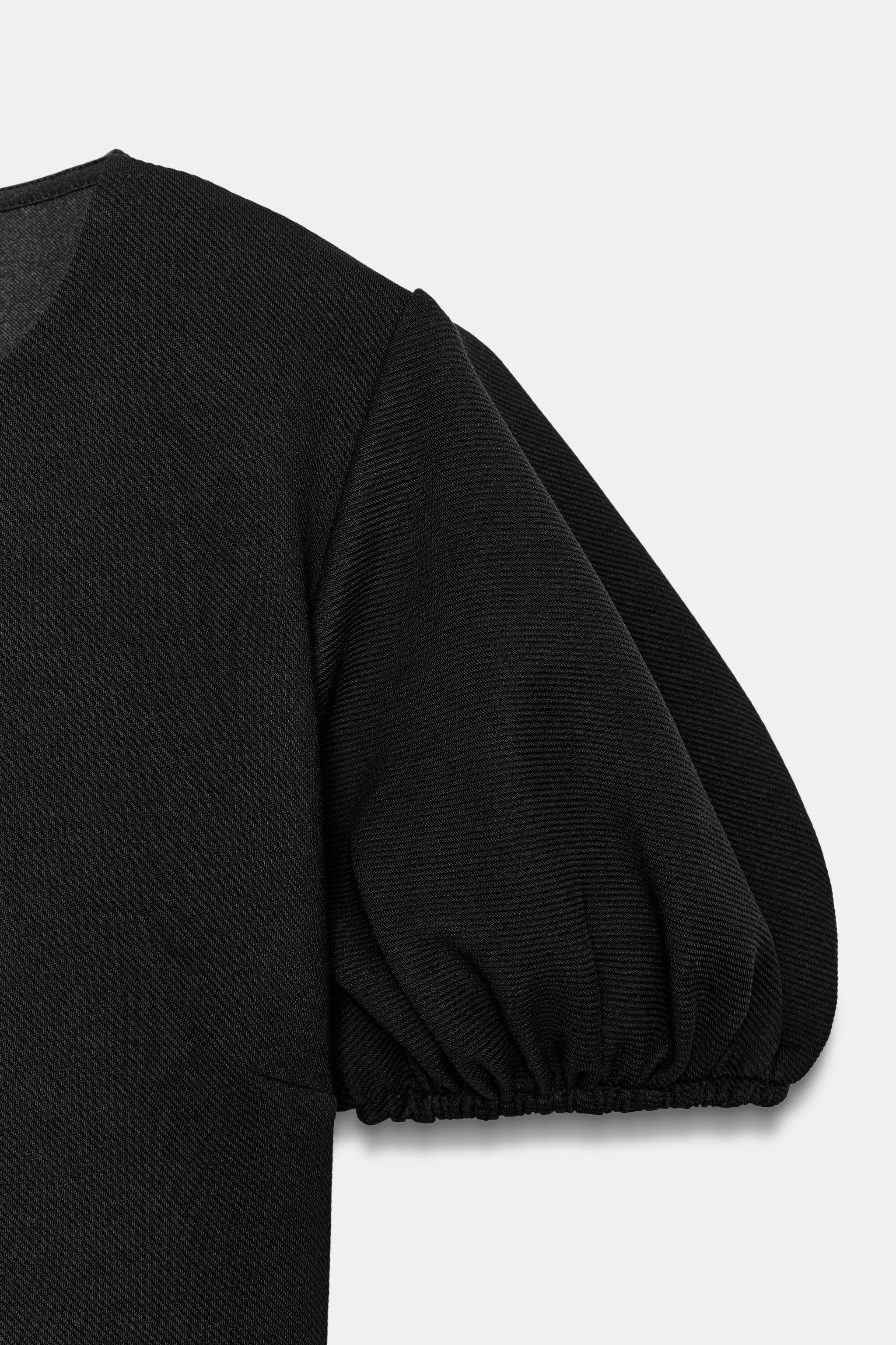 PUFF SLEEVE TOP